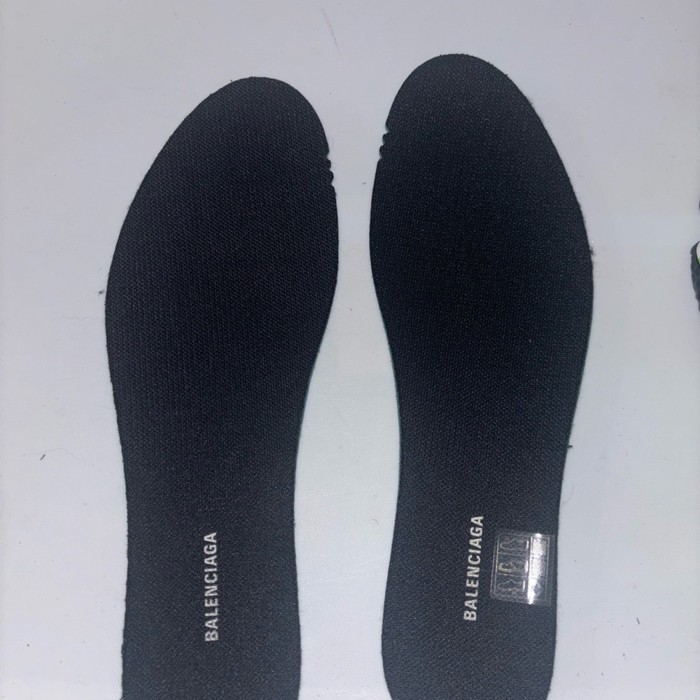 balenciaga women's speed sneaker 'midsole graffiti - black fluo green' Size 8 W - Picture 12 of 12